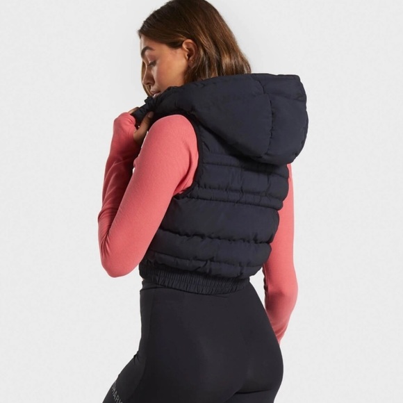 ISO... GymShark ESSENTIAL CROP GILET - Picture 1 of 4